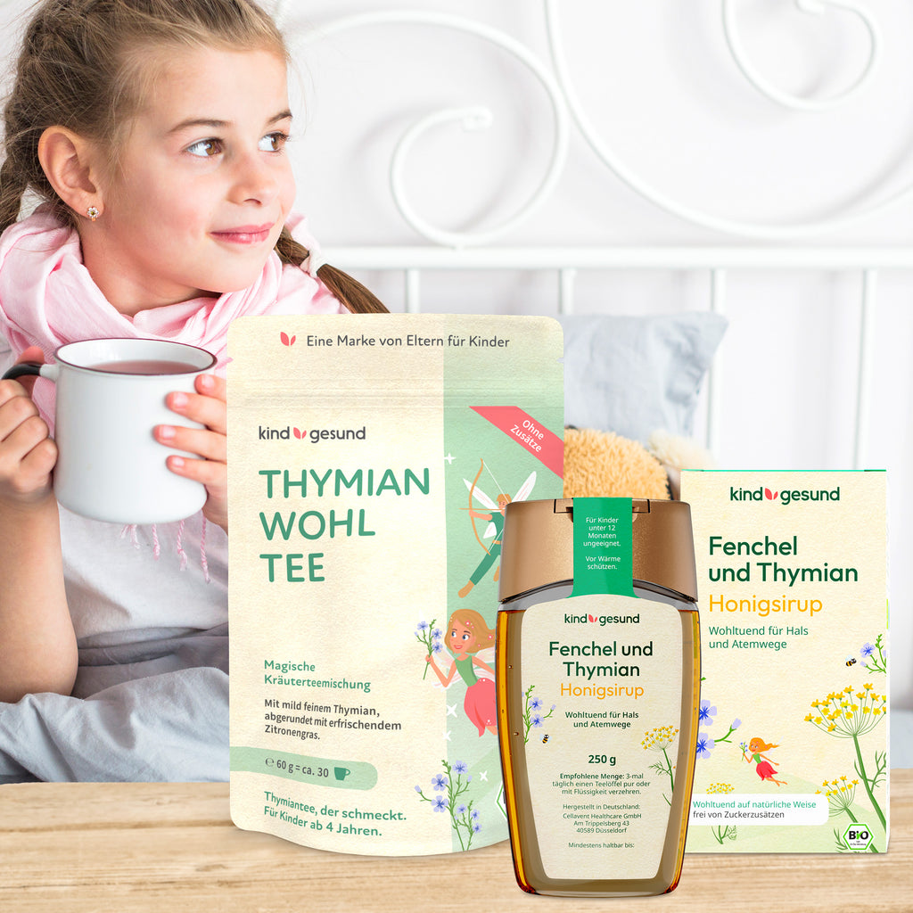 Moodbild mit Kind und einer Tasse Tee, davor stehen eine Packung Thymian Honig und Tee von kindgesund